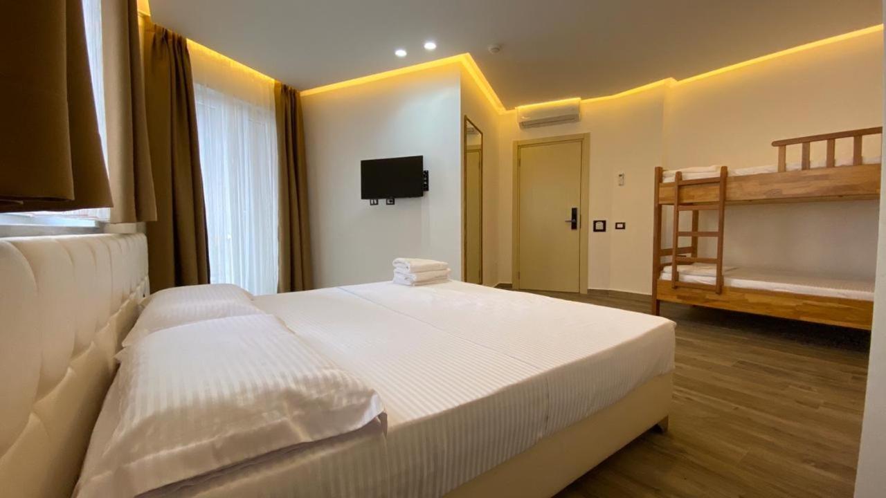 Hotel Mille Amici Shëngjin