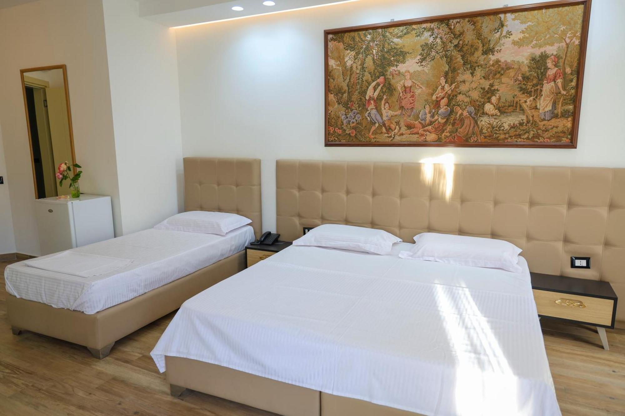 Hotel Mille Amici Shëngjin