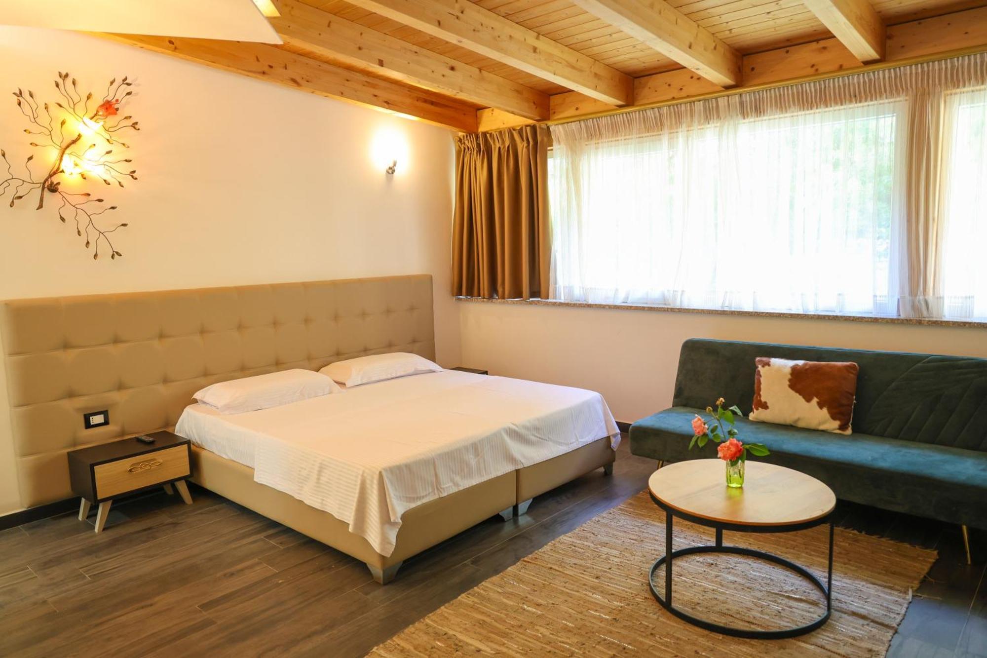 Hotel Mille Amici Shëngjin