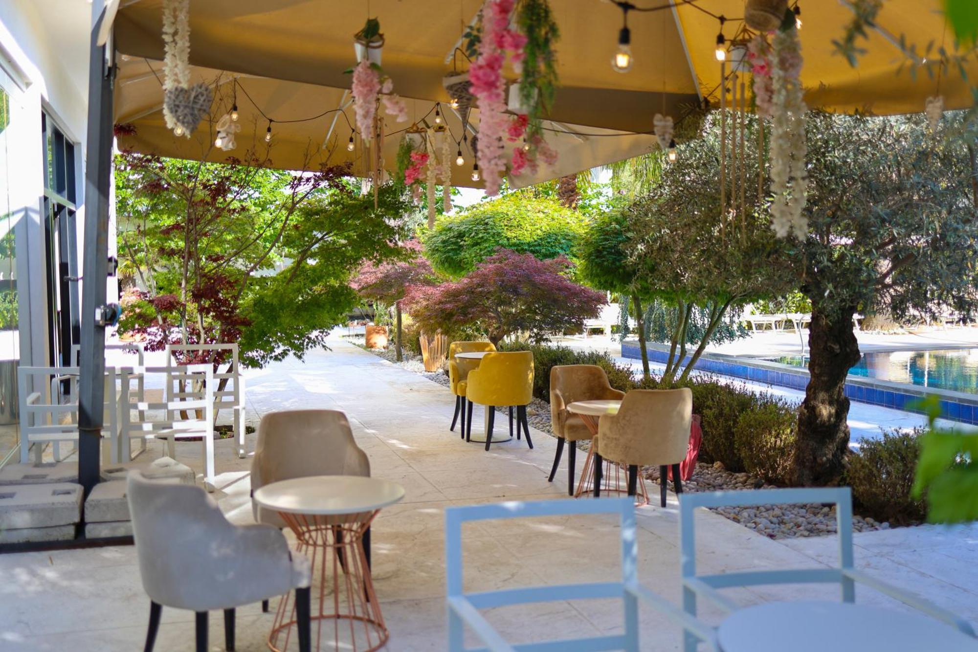 Hotel Mille Amici Shëngjin
